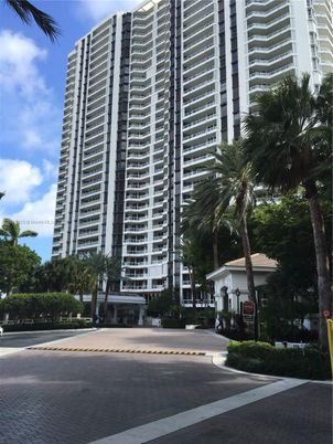 Exterior, Facade, Condo Building