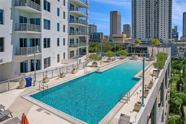 Exterior, Pool, Other, Skyline