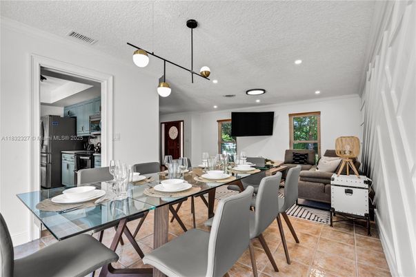 Dining room, Interior, Pendant Lights, Recessed Lighting