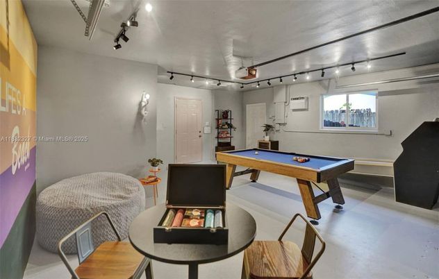 Billiard Table, Game Room, Interior