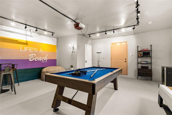 Billiard Table, Game Room, Interior