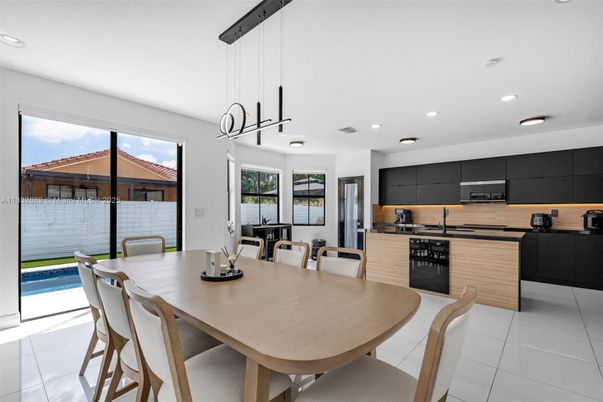 Dining room, Interior, Kitchen, Pendant Lights, Recessed Lighting