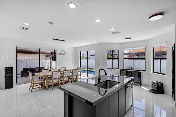 Dining room, Interior, Kitchen, Pendant Lights, Recessed Lighting, Water