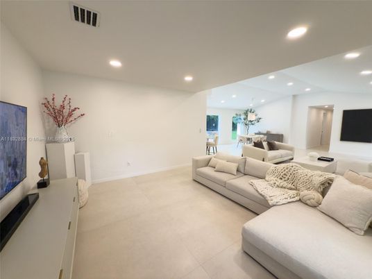 Dining room, Interior, Living room, Recessed Lighting
