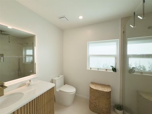 Bathroom, Interior, Recessed Lighting