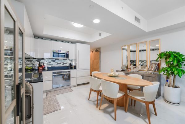 Dining room, Interior, Kitchen, Recessed Lighting, Stainless Steel Appliances