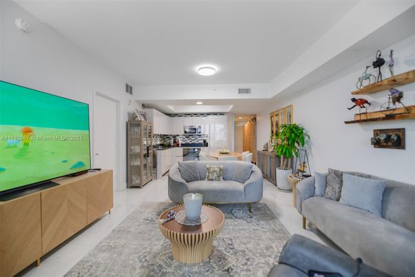 Interior, Kitchen, Living room, Recessed Lighting, Stainless Steel Appliances
