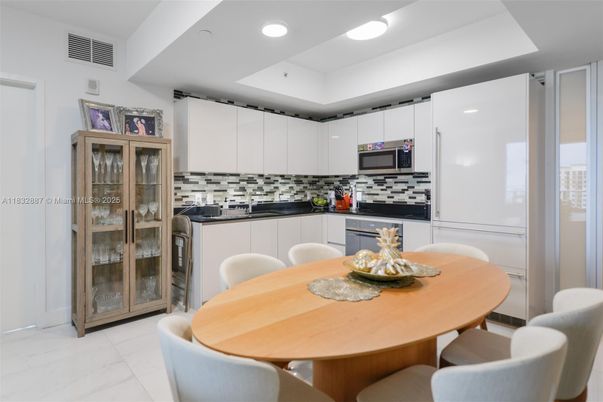 Dining room, Interior, Kitchen, Marble, Recessed Lighting, Stainless Steel Appliances