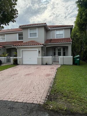 Attached, Exterior, Facade, Mediterranean