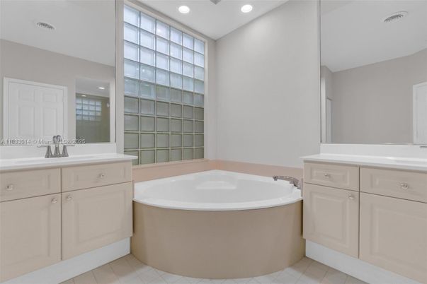 Bathroom, Interior, Recessed Lighting