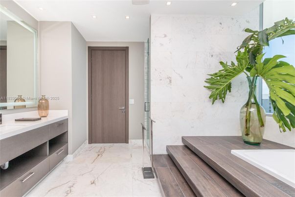 Bathroom, Interior, Marble, Marble Walls, Recessed Lighting