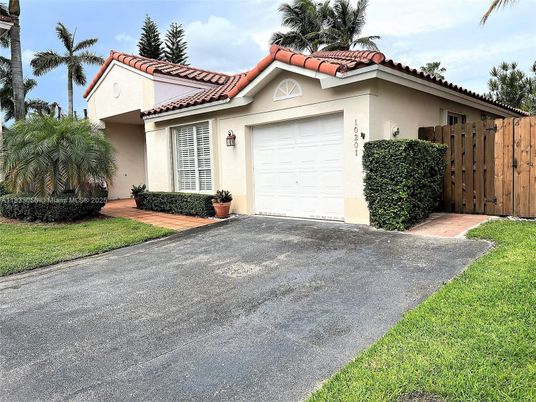 Attached, Exterior, Facade, Spanish Mediterranean