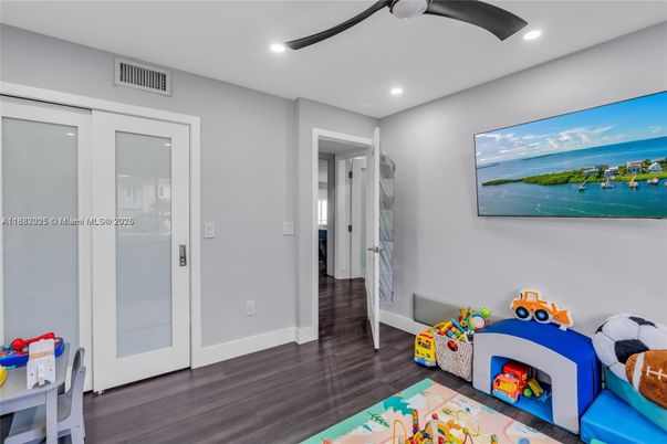 Interior, Recessed Lighting, Water, Wood Texture Flooring