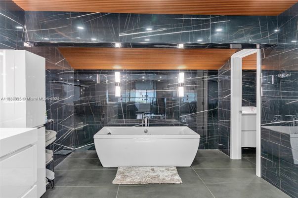Bathroom, Free Standing Baths, Interior, Marble Walls
