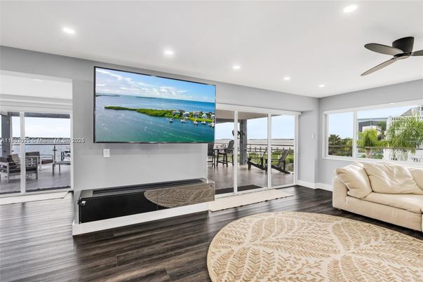 Interior, Recessed Lighting, Water, Wood Texture Flooring