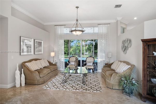 Interior, Living room, Pendant Lights, Recessed Lighting