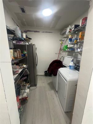Interior, Washer, Wood Texture Flooring