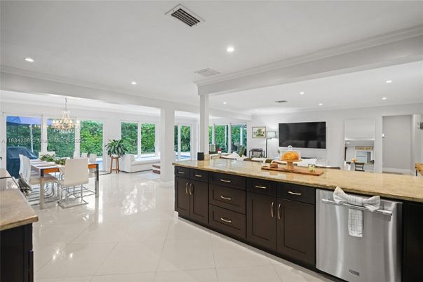 Chandelier, Dining room, Interior, Kitchen, Recessed Lighting