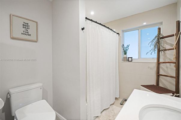 Bathroom, Interior, Recessed Lighting