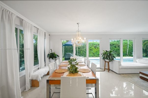 Chandelier, Dining room, Interior