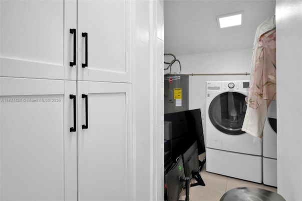 Interior, Recessed Lighting, Utility Closets, Washer