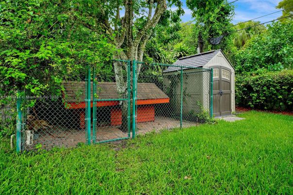 Backyard, Exterior
