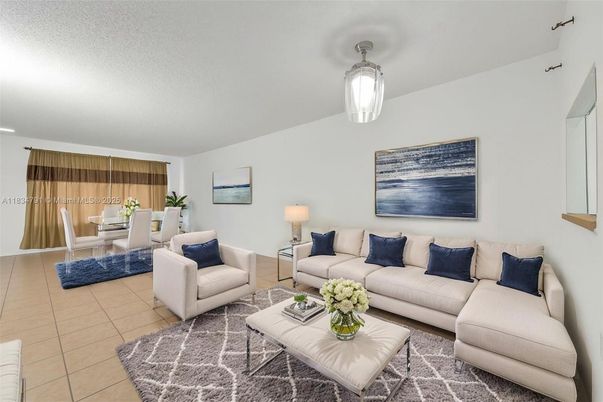 Dining room, Interior, Living room, Pendant Lights