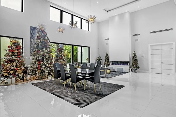 Dining room, Fireplace, Interior, Pendant Lights, Recessed Lighting