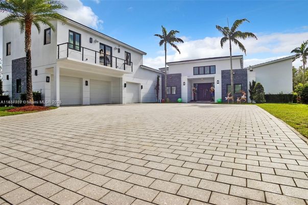 Attached, Backyard, Exterior, Facade, Modern