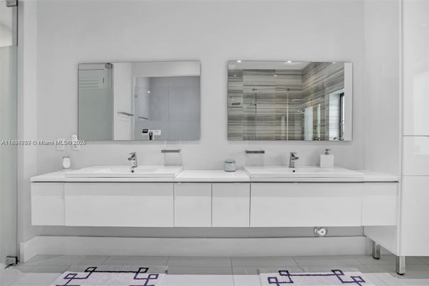Bathroom, Dual Sink Vanities, Interior, Recessed Lighting