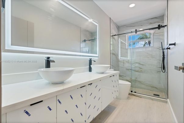 Bedroom, Interior, Pendant Lights, Recessed Lighting, Wood Texture Flooring