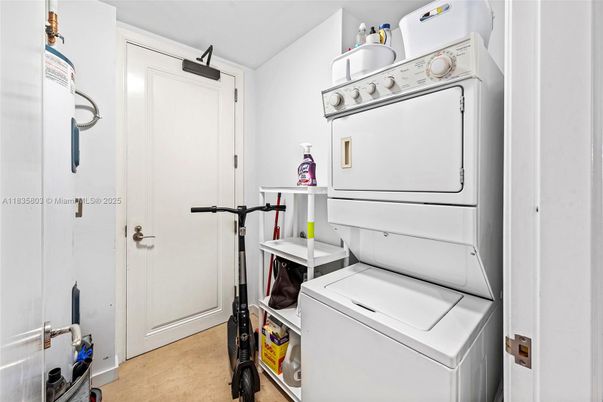 Interior, Utility Closets, Washer, Wood Texture Flooring