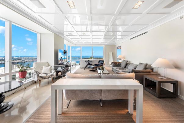 Fitness Equipment, Interior, Living room, Water
