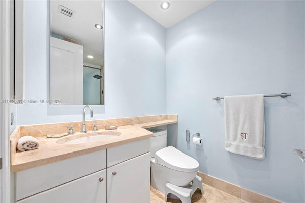 Bathroom, Interior, Recessed Lighting