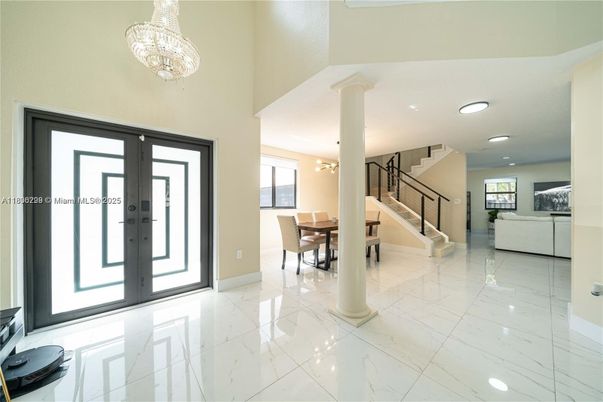 Chandelier, Dining room, Interior, Marble, Recessed Lighting