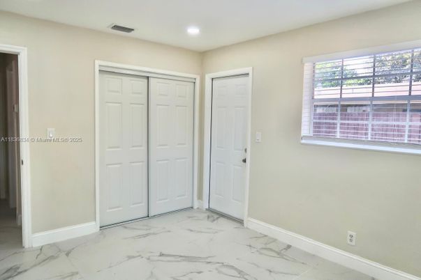 Empty room, Interior, Marble, Recessed Lighting
