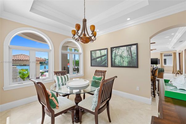 Dining room, Interior, Pendant Lights, Recessed Lighting, Water
