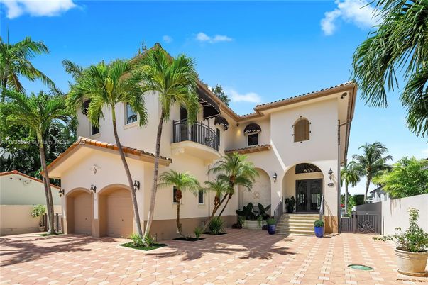 Attached, Exterior, Facade, Spanish Mediterranean