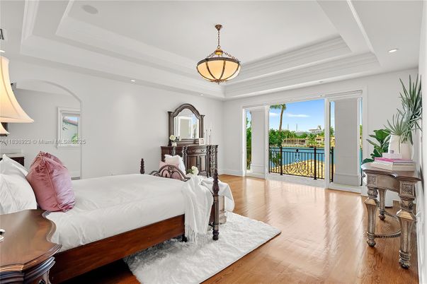Bedroom, Interior, Pendant Lights, Recessed Lighting, Water, Wood Texture Flooring
