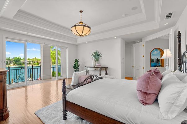 Bedroom, Interior, Pendant Lights, Recessed Lighting, Water, Wood Texture Flooring