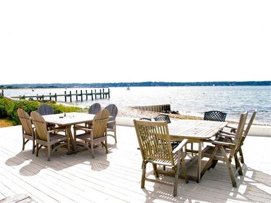 Exterior, Lake