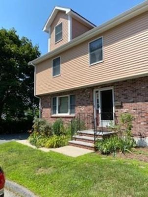 Exterior, Facade, Brick Facade, American Foursquare