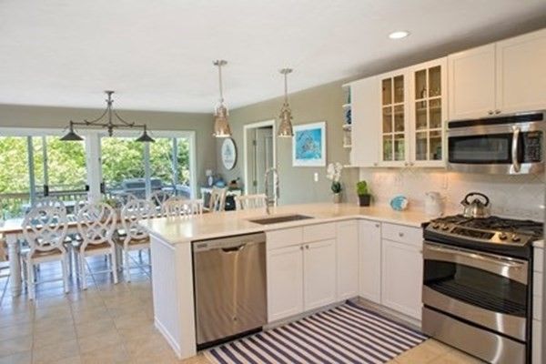 Interior, Kitchen, Recessed Lighting, Dining room, Stainless Steel Appliances, Ceramic Tile, Pendant Lights