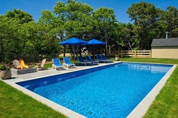 Exterior, Pool, Backyard