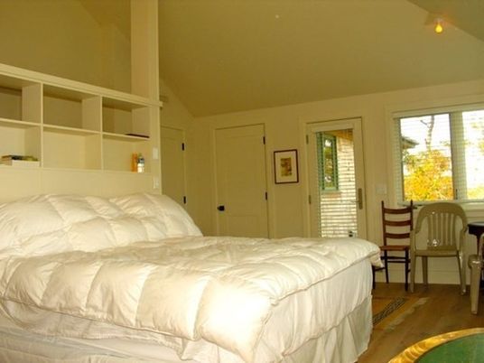 Interior, Bedroom, Wood Texture Flooring, Recessed Lighting