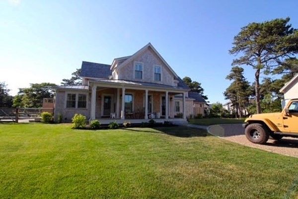 Exterior, Facade, Backyard, Farmhouse