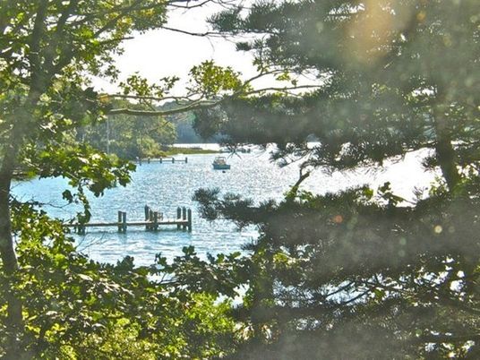 Exterior, Lake