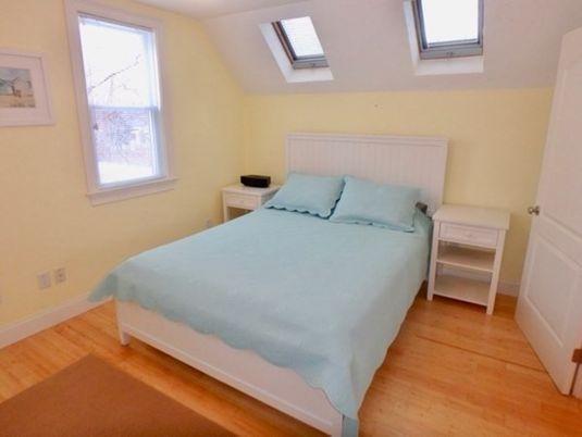 Interior, Bedroom, Wood Texture Flooring, Recessed Lighting