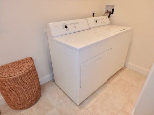 Interior, Washer, Ceramic Tile