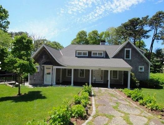 Exterior, Facade, Brick Facade, Backyard, Ranch